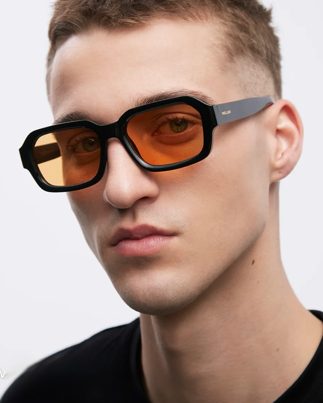 Man wearing Meller square frame with orange lens